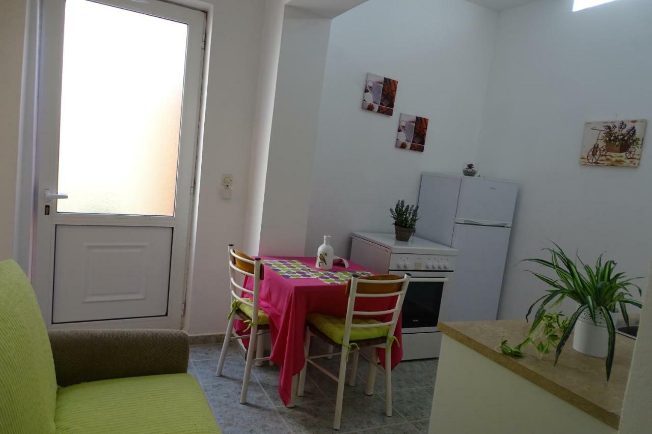 Garden Apartment *